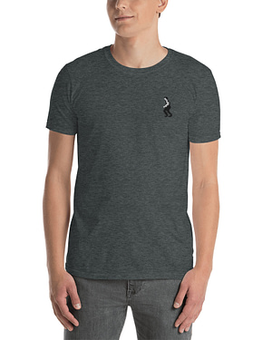 ANOTHER VISITOR - Kurzärmeliges Unisex-T-Shirt mit Stick-Logo